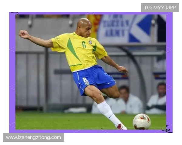 全球足球巨星身世揭秘：前十球员背后的传奇成长故事