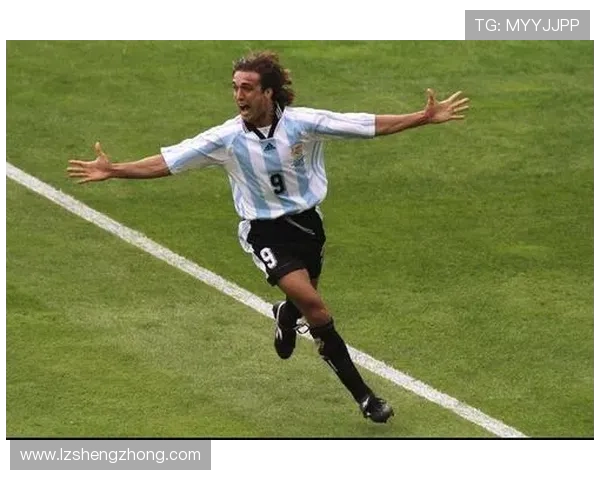 天下足球聚焦全球球星盘点 超越时代的传奇与新星齐聚一堂