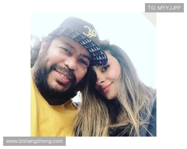 足球场上球星背后的女人们 她们如何撑起家庭与事业的双重压力